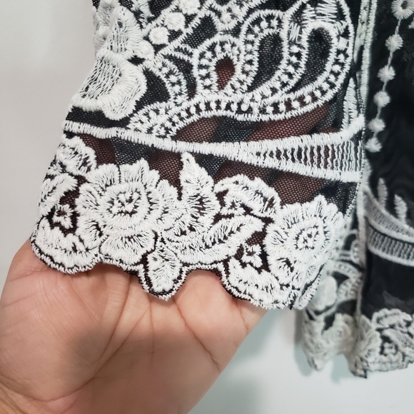 You Are Not Alone Black and White Sheer Lace Top Size Medium - Picture 5 of 12